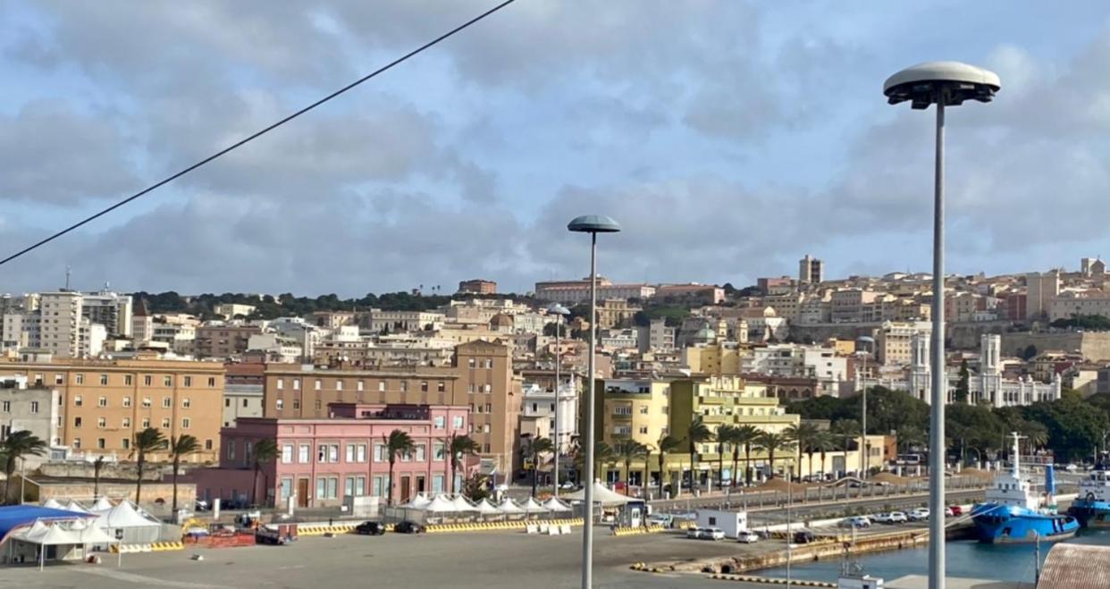 Cagliari Central Rooms With Port View Εξωτερικό φωτογραφία